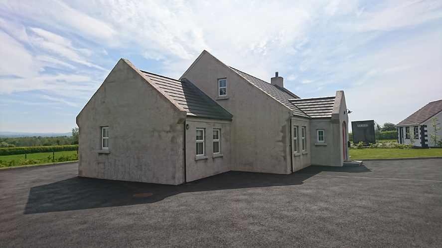 side view of traditional irish cottage 
